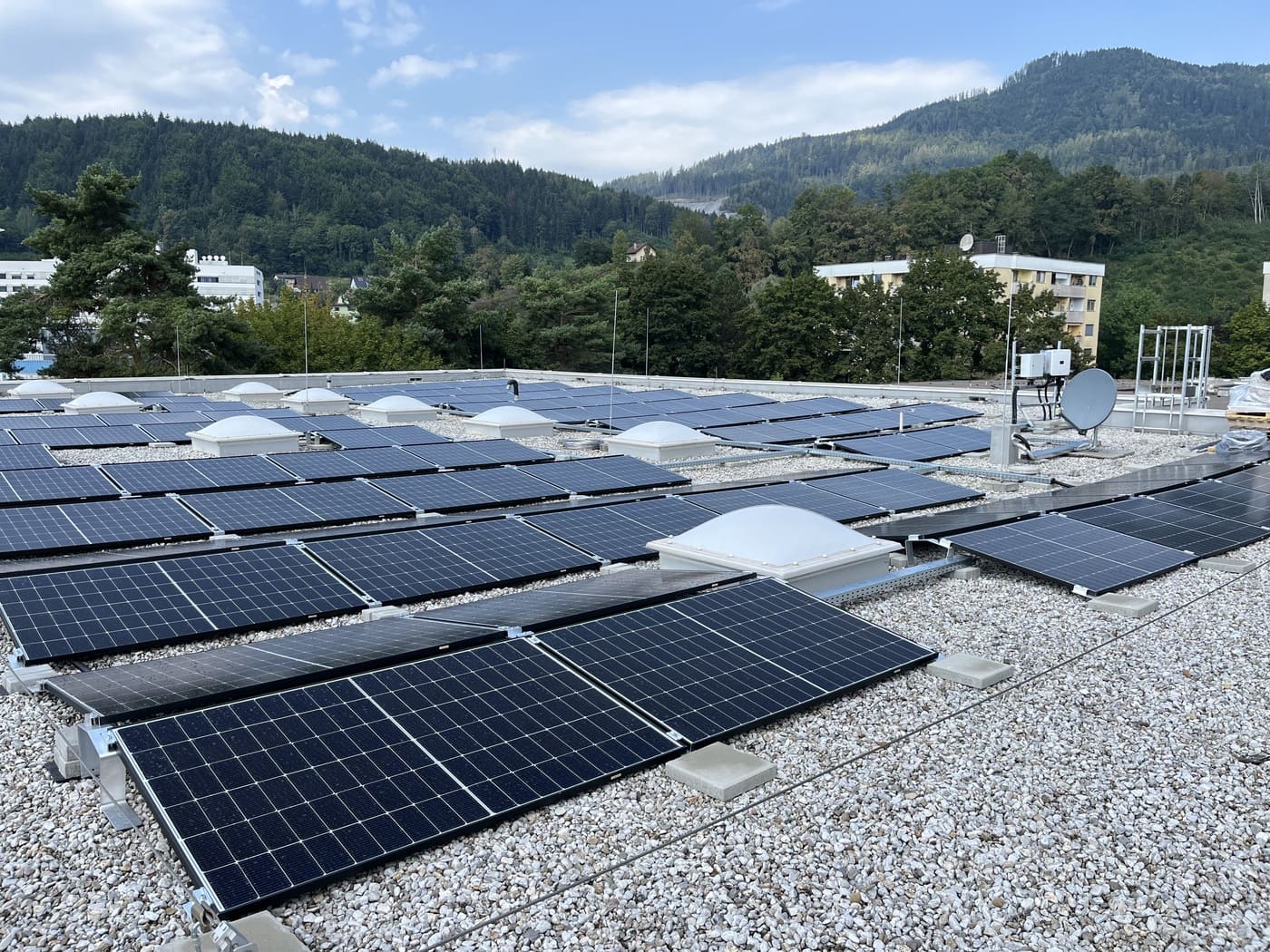 PV-Anlage auf Flachdach bei einer Einrichtung der Stadtgemeinde Leoben